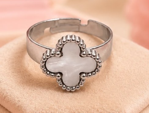 Moon Pearl Van Cleef Ring (FREESIZE)